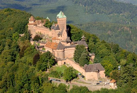 Le Château de Haut-Garnier: Un joyau médiéval avec des vues imprenables sur la vallée !