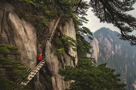   Le Mont Huangshan : Splendeur Naturelle et Sentiers Mythiques !